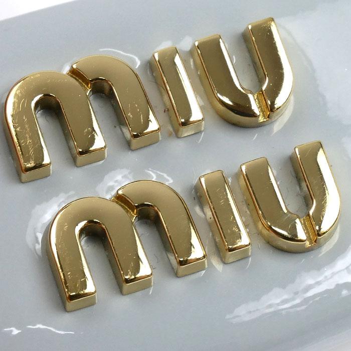 miu miu（ミュウミュウ） パテントレザー ヘアクリップ バレッタ