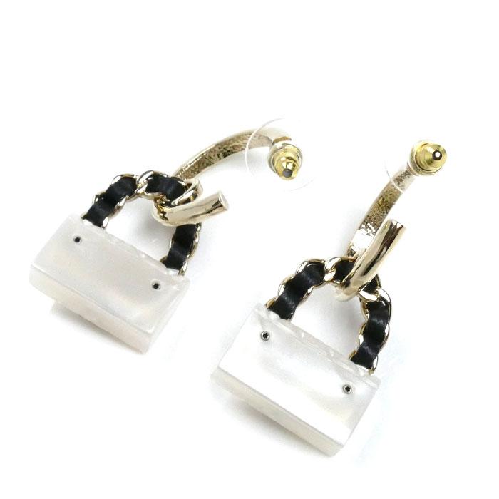 CHANEL（シャネル） GP レザー レジン ココマーク マトラッセ ピアス