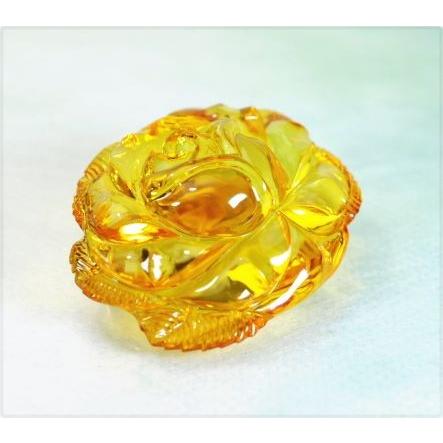 琥珀バルト産 コニャック色薔薇彫りK18ペンダント兼ブローチ（大型 