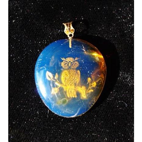 琥珀　ドミニカ産ブルーアンバーのインタリオ（裏彫り、梟）のＫ１８ペンダント・チョーカー(中型）