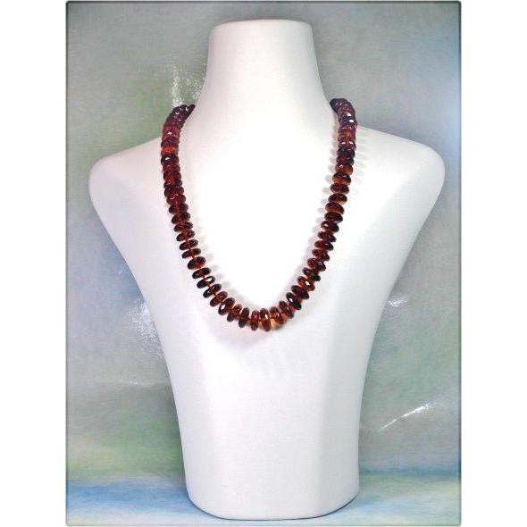 琥珀バルト産　チェリー色円盤ダイヤカット・ネックレス