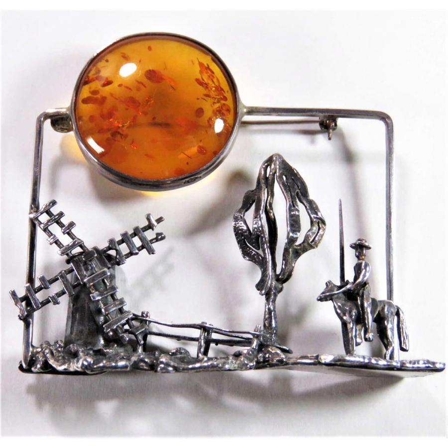 琥珀バルト産 風車とドンキホーテのシルバー ブローチ兼置物 Sv076 琥珀屋 通販 Yahoo ショッピング