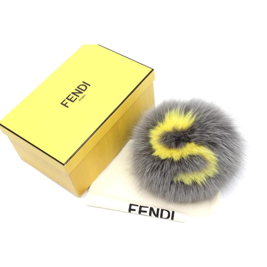 フェンディ ロゴ チャーム ポンポン イニシャル S グレー イエロー