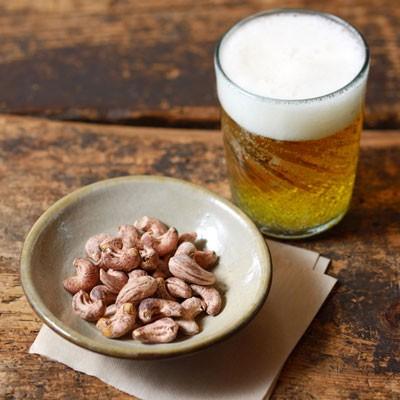 カシューナッツ ナッツ 渋皮付カシューナッツ インド産 200g 塩味