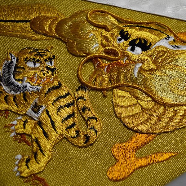 冬用 三角打敷 金綴 高級手振り刺繍 台付き盛上刺繍 竜虎 前卓用+上卓