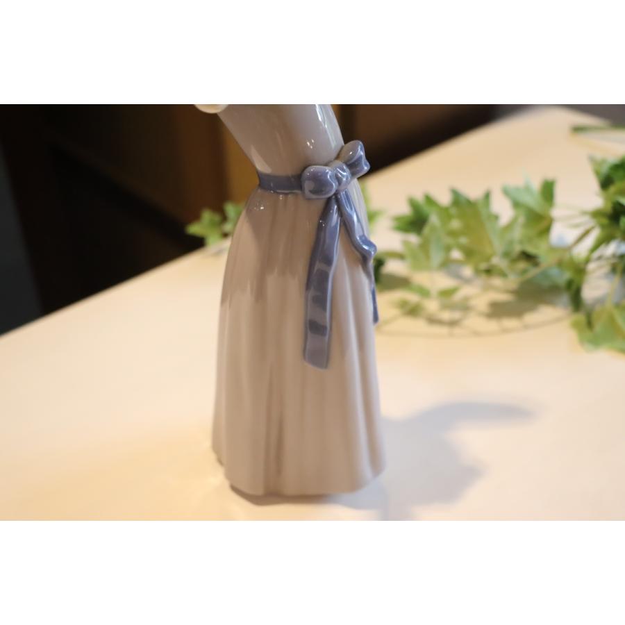LLADRO リヤドロ フィギュリン なびかせて 若草色の少女 5011 LLADRO リヤドロ フィギュリン なびかせて 若草色の少女 5011