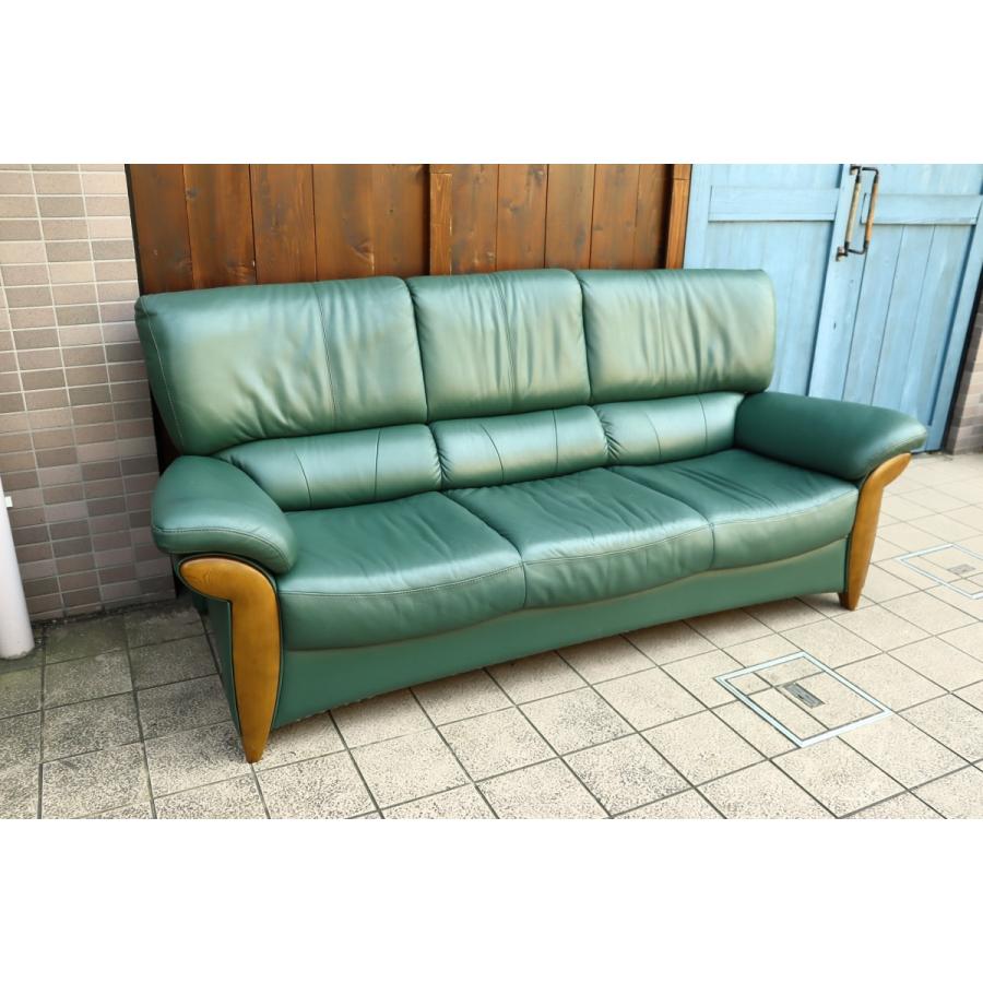 karimoku(カリモク家具)の本革 3人掛けソファーです。レザーのグリーン