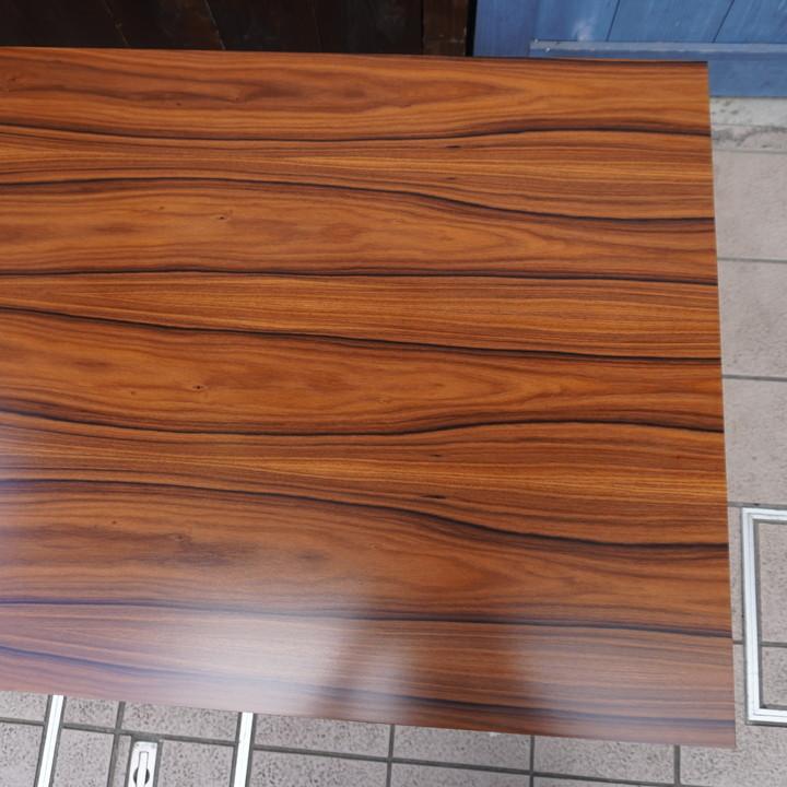 イタリアの家具メーカーMedea(メデア)のケネディセンターテーブルです 