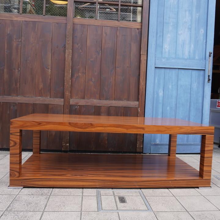 イタリアの家具メーカーMedea(メデア)のケネディセンターテーブルです 