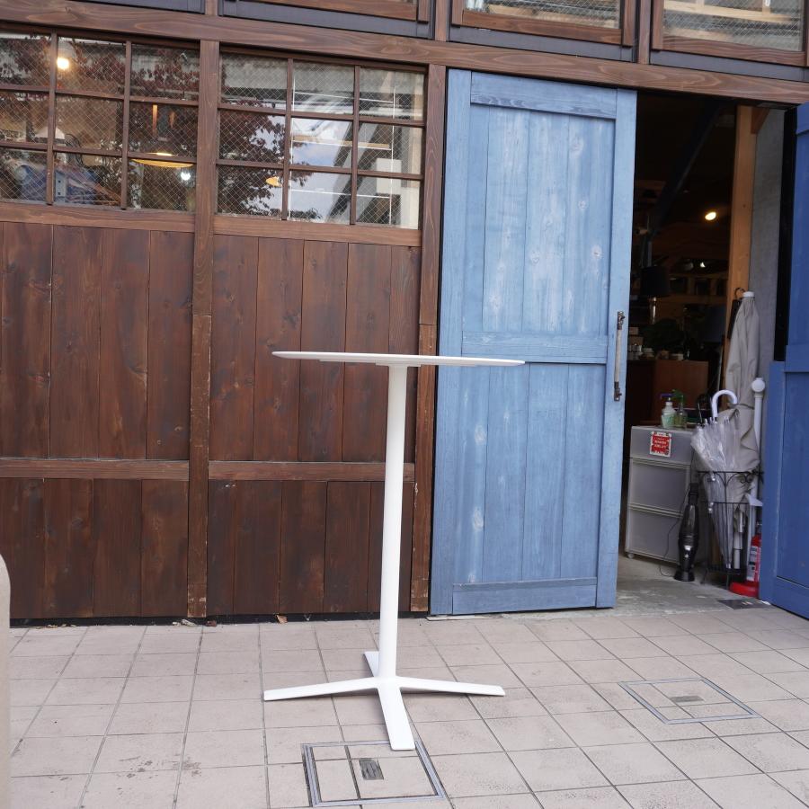 Cassina ixc.(カッシーナ イクスシー)のFLOW(フロー) テーブルです