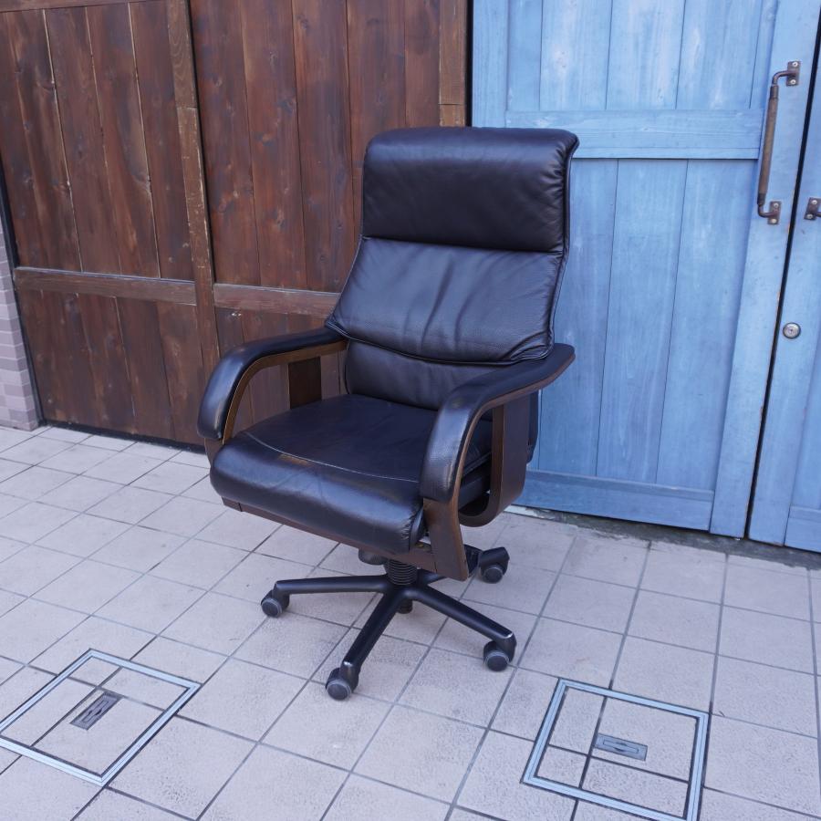 FUJI FURNITURE(冨士ファニチア)の本革 オフィスチェアです。高