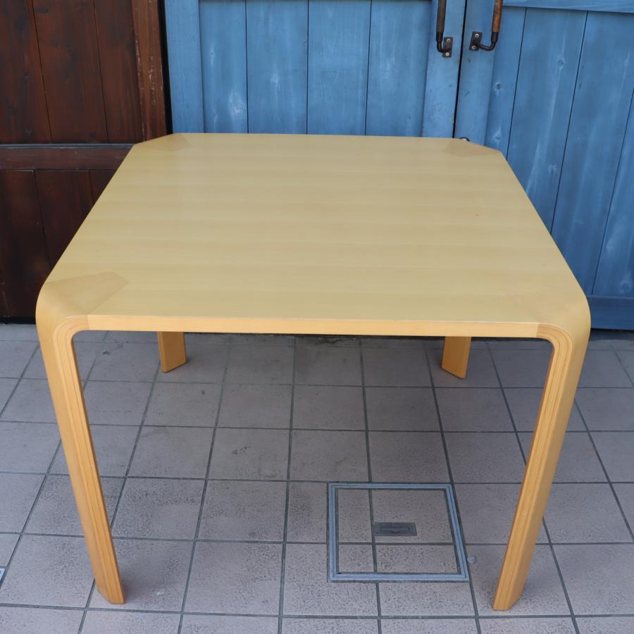 Tendo(天童木工)より建築家 坂倉準三の研究所がデザインしたAntler