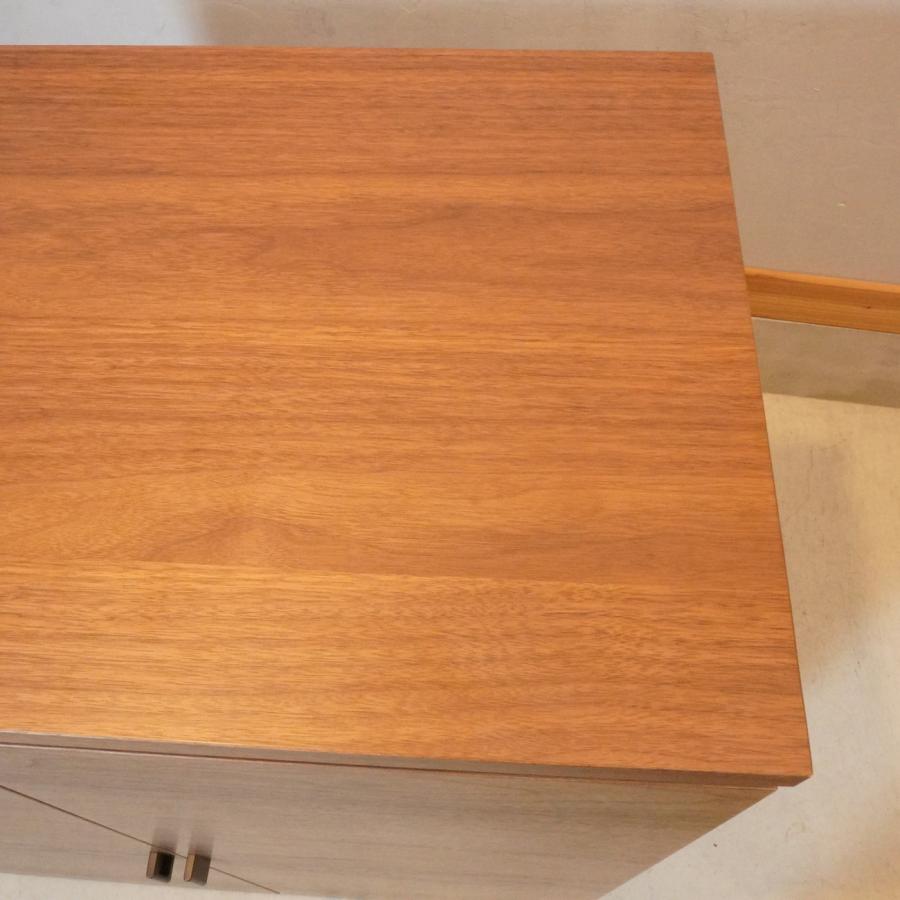 岡家具工業 テオリス キャビネット ウォールナット材 食器棚 岡家具工業 テオリス キャビネット ウォールナット材 食器棚
