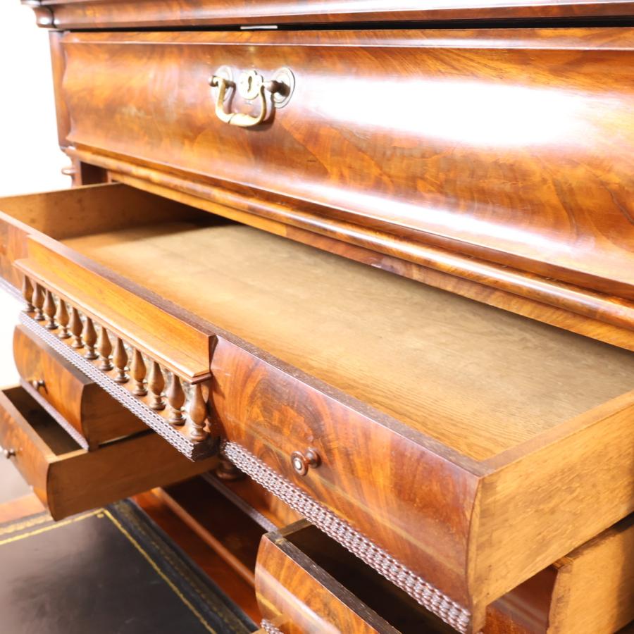 イギリスアンティーク家具　高級　ライティングビューロー　マホガニー材 英国アンティーク マホガニー材 ライティングビューロー