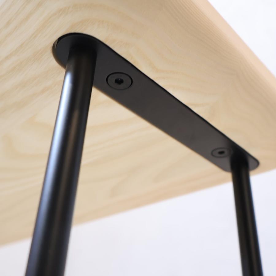 未使用品◆Cassina(カッシーナ)のTOREI(トレイ)381ローテーブルです。トレイのようにくりぬかれたアッシュ無垢材の天板とスチールレッグを組み合わせたモダンなリビングテーブル。 381 TOREI（トレイ ローテーブル） Cassina | カッシーナ・イクスシー