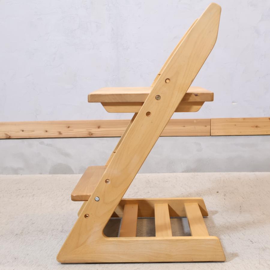 SUGIKOJO(杉工場) 学習椅子です。天然木のアルダー材を使用したシンプルなデスクチェア。フレームの角をなくした優しいデザインのキッズチェアは高さ調整も可能なのでお子様の学習椅子に最適です♪ SUGIKOJO(杉工場) レオ 板座 キッズチェアです。天然木のアルダー材と