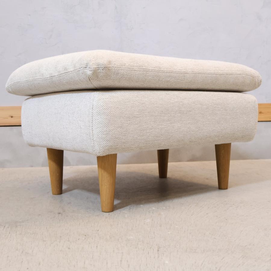 unico(ウニコ)のRAUFA(ラウファ)オットマンです。ナチュラルな色味のファブリックが優しい印象のスツール。北欧スタイルやカフェテイストなどのインテリアにもオススメです♪ unico ウニコRAUFA ラウファ オットマン スツール シンプル ナチュラル