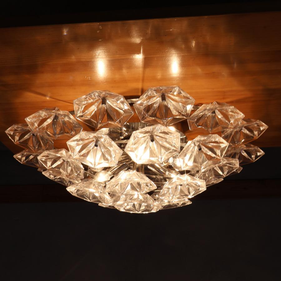 yamagiwa(ヤマギワ)SNOW CRYSTAL(スノークリスタル)シャンデリアです