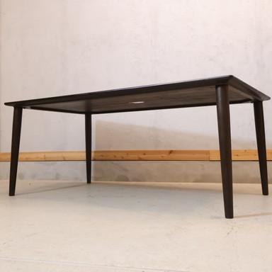 北海道旭川の家具メーカーCONDE HOUSE(カンディハウス)のYT(ワイティー) ダイニングテーブル。シックな色合いのヒッコリー材を使用したシンプルなデザインのLDテーブルです♪ CONDE HOUSE カンディハウス YT ダイニングテーブル ヒッコリー材 食卓