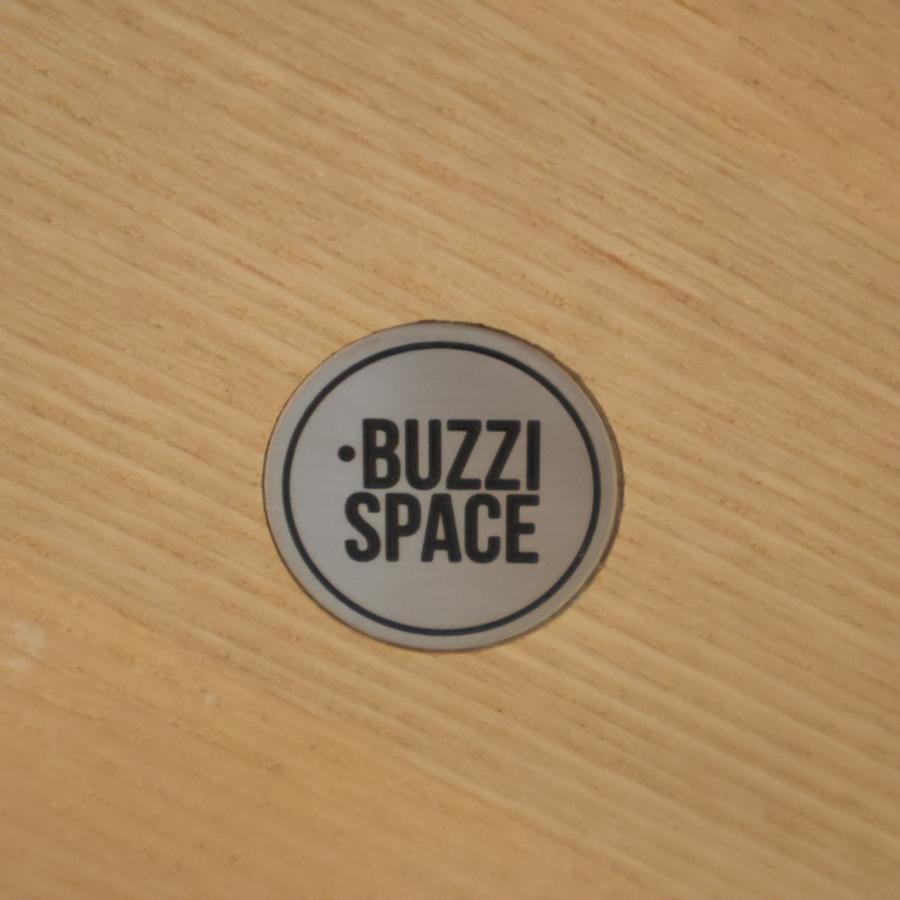 ベルギーのファニチャーメーカーBuzziSpace (バジィスペース)のBuzziMilk スツールです。レトロモダンな柄と温かみのあるファブリックがお部屋のアクセントになるコンパクトな椅子です♪ BUZZI SPACE バジィスペース BuzziMilk スツール ベルギー 腰掛け椅子