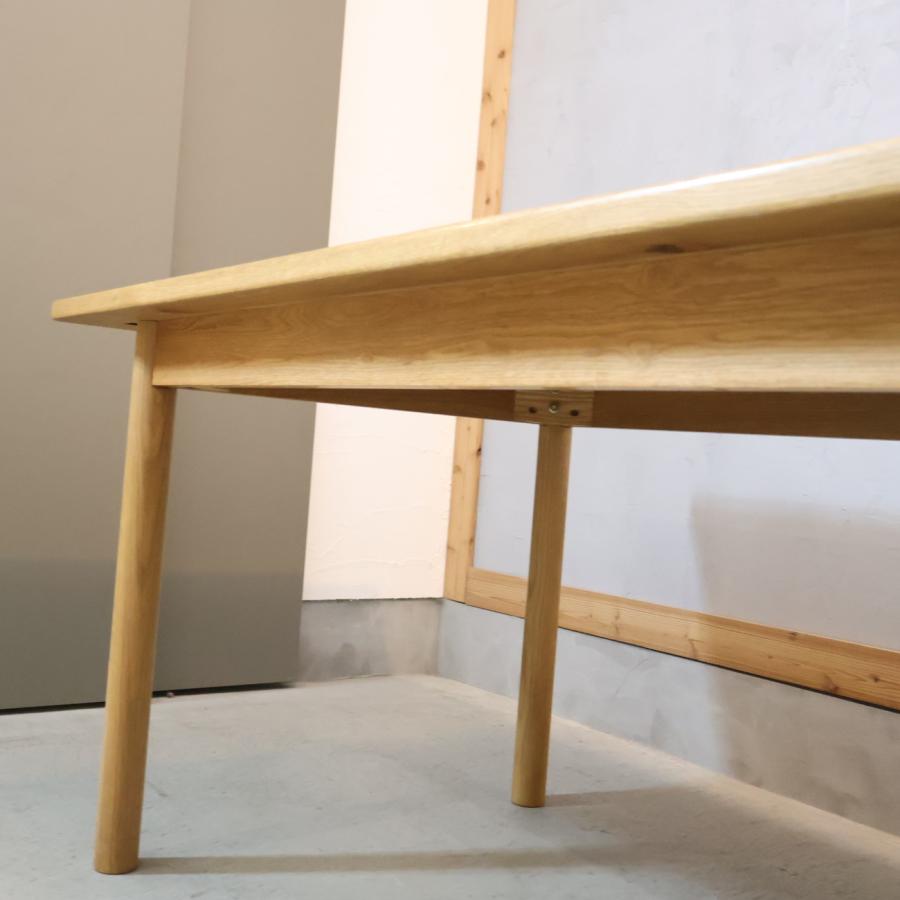 IDEE(イデー)のDIMANCHE(ディモンシュ) オーク材 ダイニングテーブルです。直線的なシンプルなフォルム、明るい色合いとナチュラルな質感が魅力の食卓は北欧スタイルにオススメ♪ IDEE（イデー） オーク材 DIMANCHE ディモンシュ ダイニングテーブル