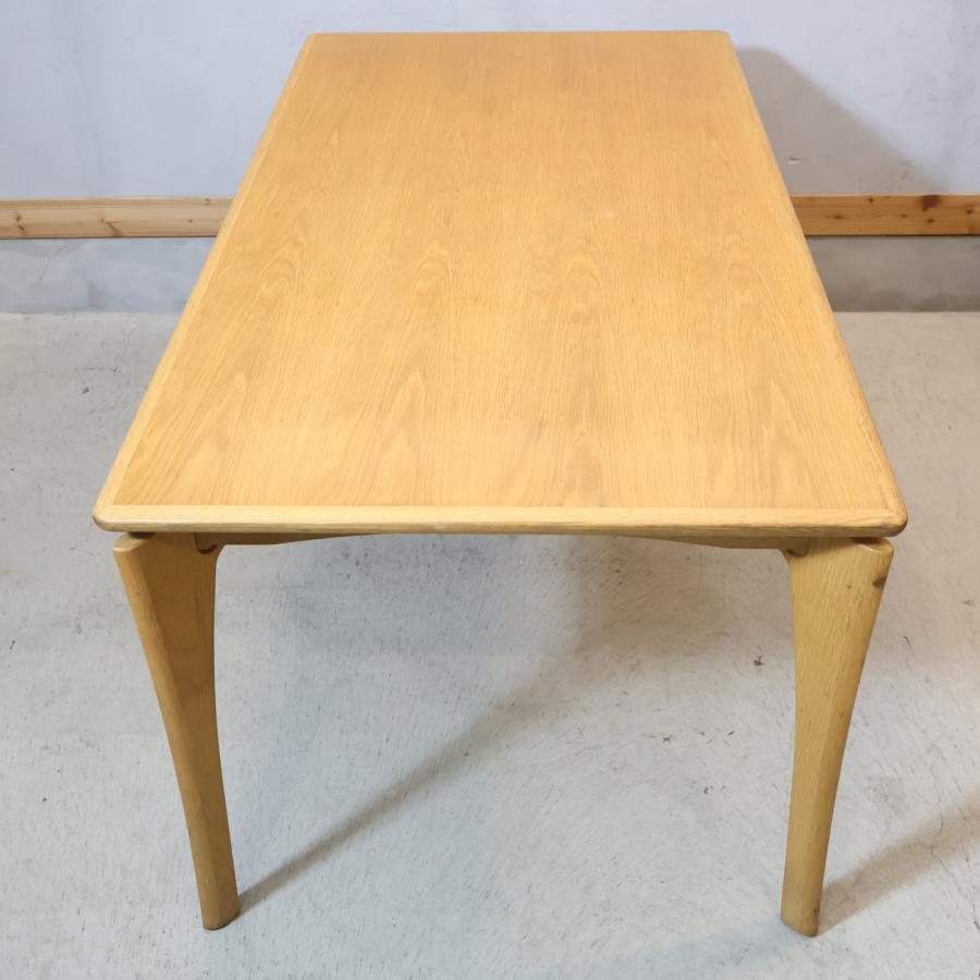 朝日木材加工/Sturd(スタード)のオーク材 ダイニングテーブルです。脚部のスッキリとしたデザインがスタイリッシュな印象の木製テーブル♪北欧スタイルなどカフェ系のインテリアに！ 朝日木材加工 Sturd スタード オーク材 ダイニングテーブル 天然木 4人