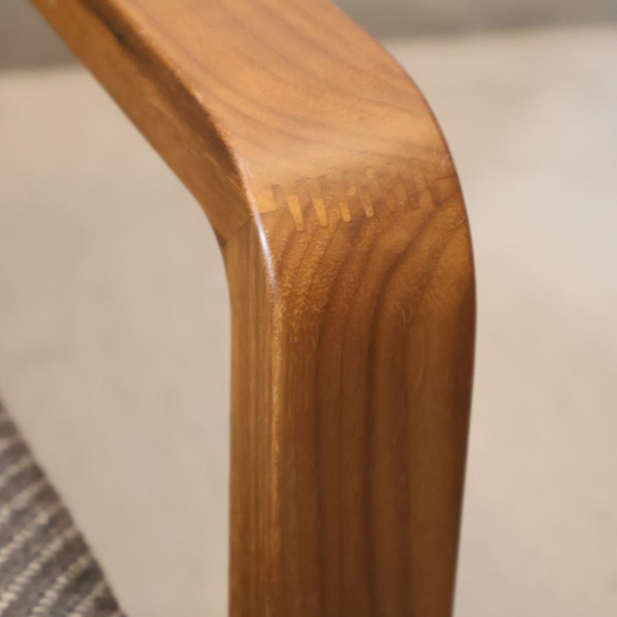 karimoku(カリモク家具)のWU46 ウォールナット材 2人掛けソファです。ヘッドレスト付きのセミハイバックタイプで快適な空間を演出するラブソファです。北欧スタイルや和のテイストにもオススメ♪ karimoku(カリモク家具)のWU46 ウォールナット材 2人掛けソファです