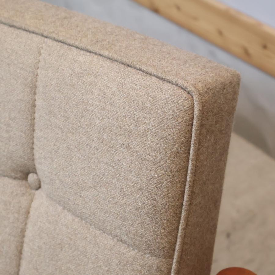 カリモク60より希少な限定モデル フラノベージュ+チェリー材 Kチェアー