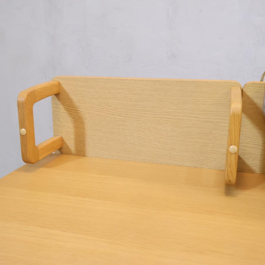 karimoku(カリモク家具)のティポリーノシリーズのオーク材 デスクセットです。ワゴンだけでなくブックスタンドとライトも付属していて、学習机としてはもちろん事務机としてもお使いいただけます♪ カリモク家具（KARIMOKU FURNITURE） karimoku ティポリーノ オーク材
