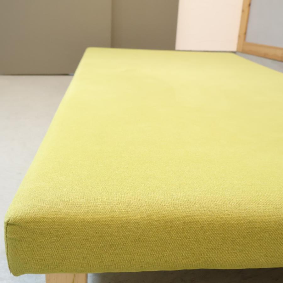 IDEE(イデー)のTURBOT(チュルボ)シングルベッドです。明るいカラーがアクセントになるシンプルな張り込み型のベッドフレーム。ヘッドボードのないミニマルなデザインはお部屋をスッキリとした印象に♪ 受注生産品】 TURBOT BED Single｜シングルベッド｜IDEE SHOP Online