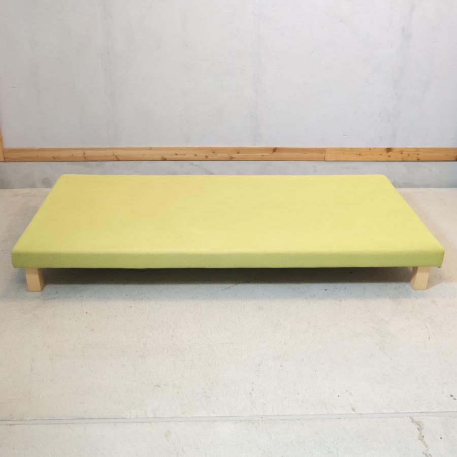 IDEE(イデー)のTURBOT(チュルボ)シングルベッドです。明るいカラーがアクセントになるシンプルな張り込み型のベッドフレーム。ヘッドボードのないミニマルなデザインはお部屋をスッキリとした印象に♪ 受注生産品】 TURBOT BED Single｜シングルベッド｜IDEE SHOP Online
