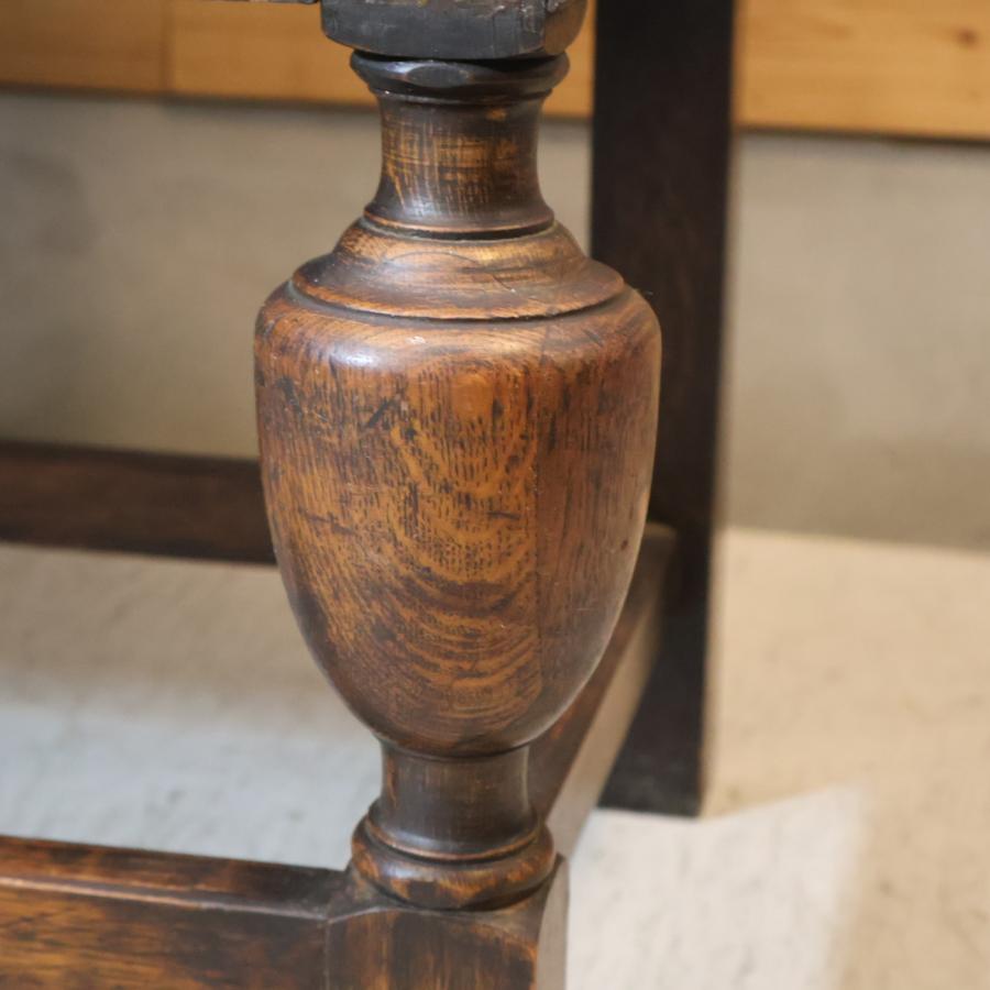 英国アンティーク家具を取り扱う、LLOYD'S ANTIQUES(ロイズ・アンティークス)で取り扱われていたサイドバイサイドです。両サイドの本棚と中央のビューローが一体化したクラシックな収納家具。 ロイズアンティーク Lloyd's Antiques サイドバイサイド - メルカリ