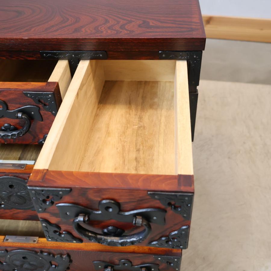 岩谷堂箪笥 欅材 漆塗り 4段チェスト 牡丹 南部鉄器 6杯整理タンス 伝統民芸 岩谷堂箪笥 欅材 漆塗り 4段チェスト 牡丹模様 南部鉄器 6杯整理タンス