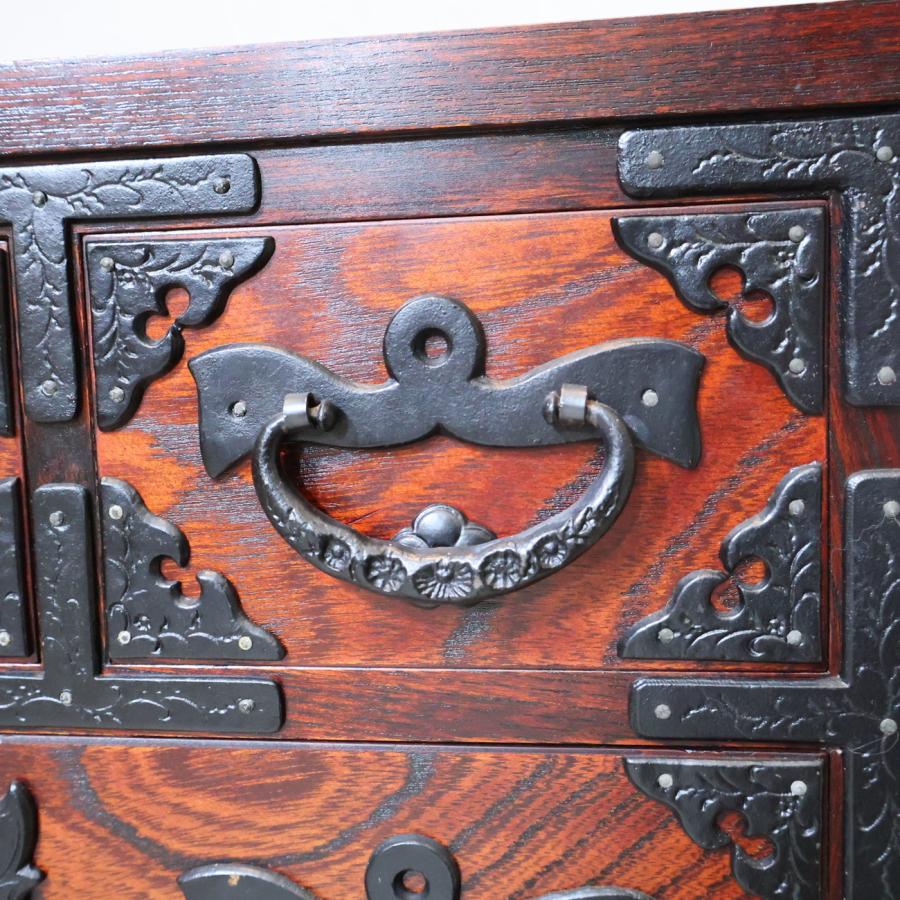 岩谷堂箪笥 欅材 漆塗り 4段チェスト 牡丹 南部鉄器 6杯整理タンス 伝統民芸 岩谷堂箪笥 欅材 漆塗り 4段チェスト 牡丹模様 南部鉄器 6杯整理タンス