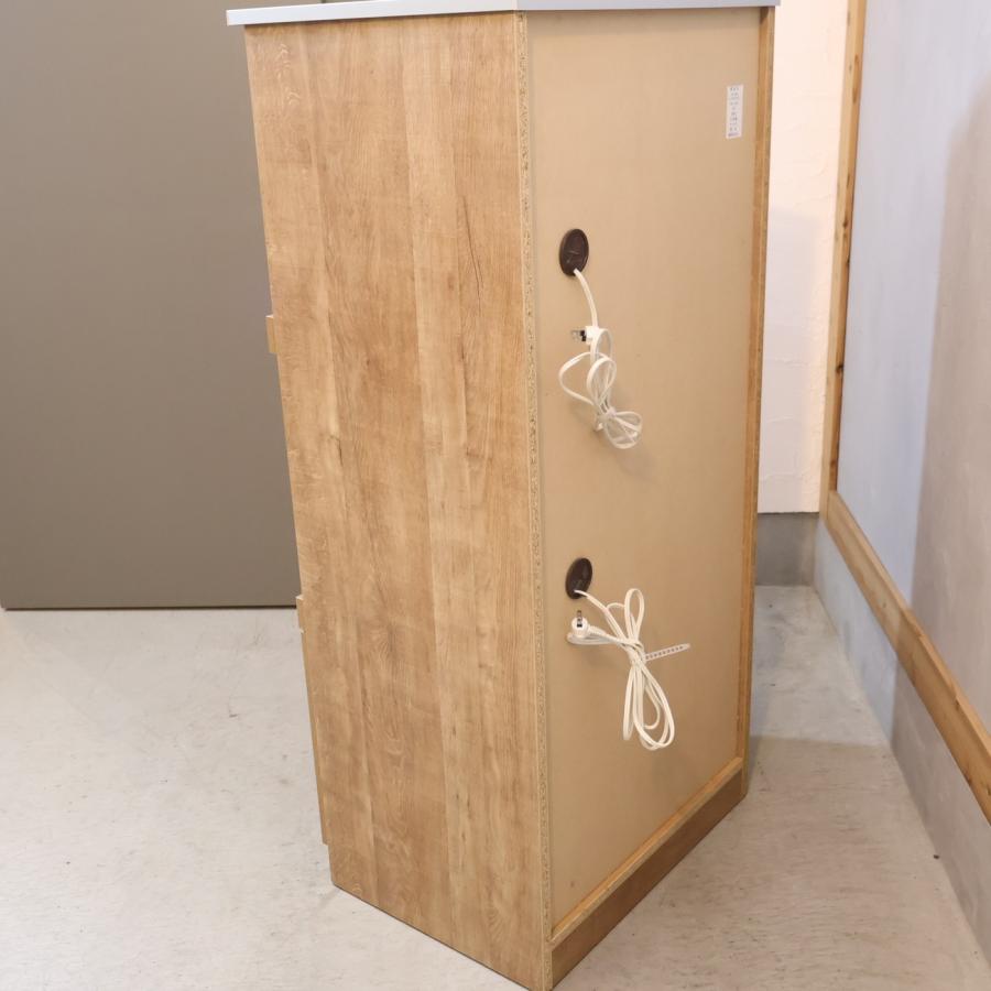 DAIMARU(家具の大丸)のCretty(クレッティ) レンジスタンドです。空間を