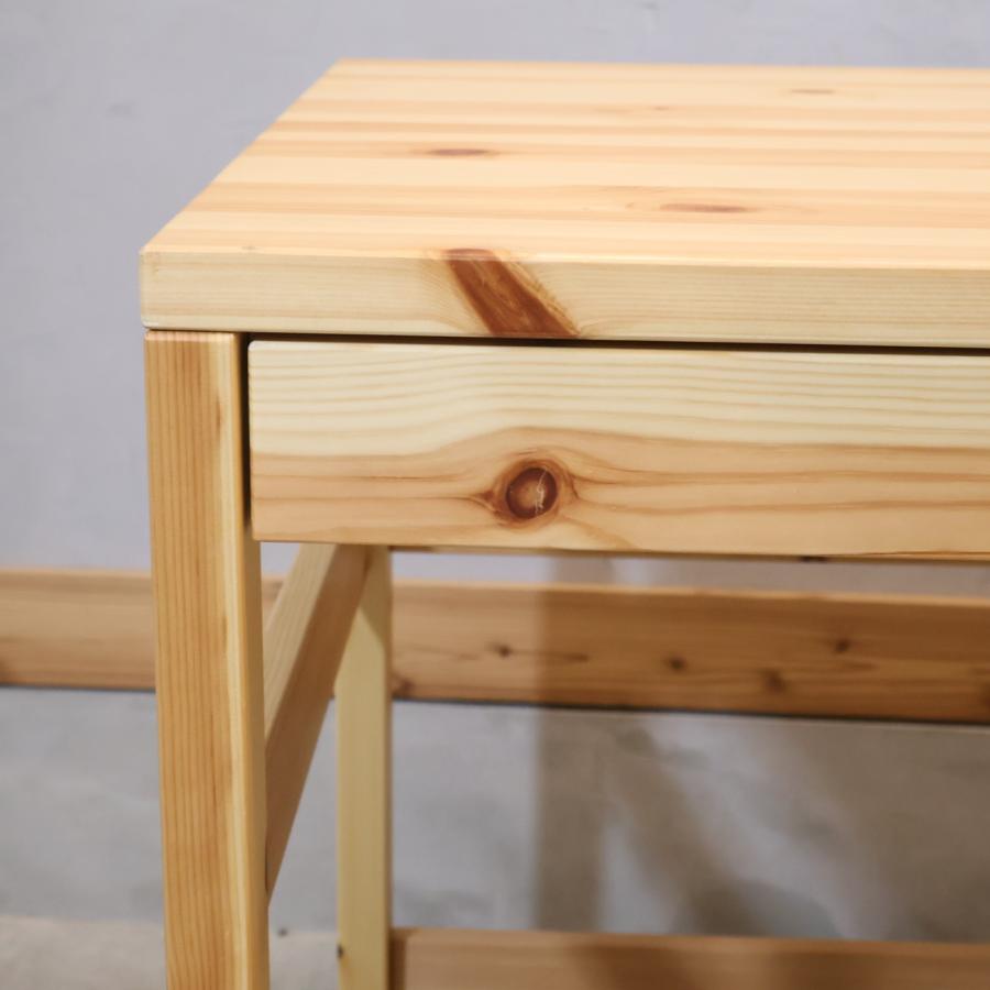 人気の無印良品(MUJI)パイン材 パーソナルデスク＆ワゴンです。ナチュラルな質感が優しい雰囲気になり、コンパクトなサイズは在宅ワーク用のパソコンデスクやお子様の学習机に最適です♪ 無印良品（MUJI） パイン材 引出し付デスク＆ワゴン 学習机 シンプル