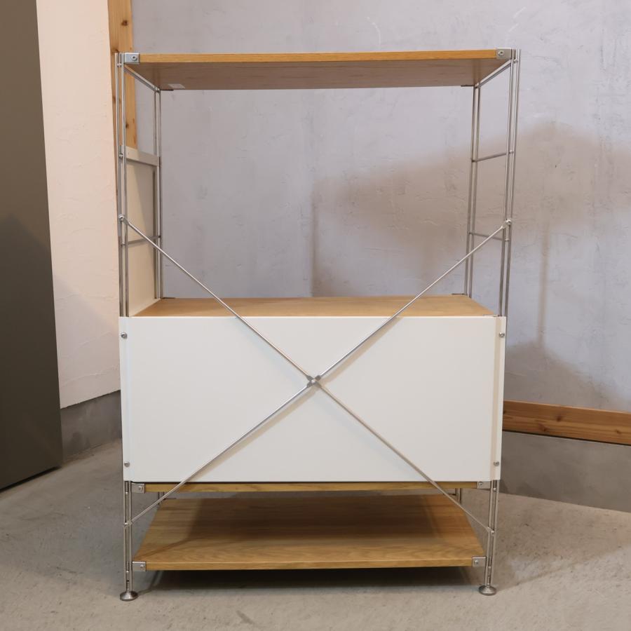 無印良品(MUJI)の人気のオーク材×ステンレス 4段ユニットシェルフです。スッキリとしたデザインはリビングの飾り棚や1ROOMなどの1人暮らしの方の本棚などにも最適なラックです。DE230 無印良品(MUJI)の人気のオーク材×ステンレス 4段ユニットシェルフです