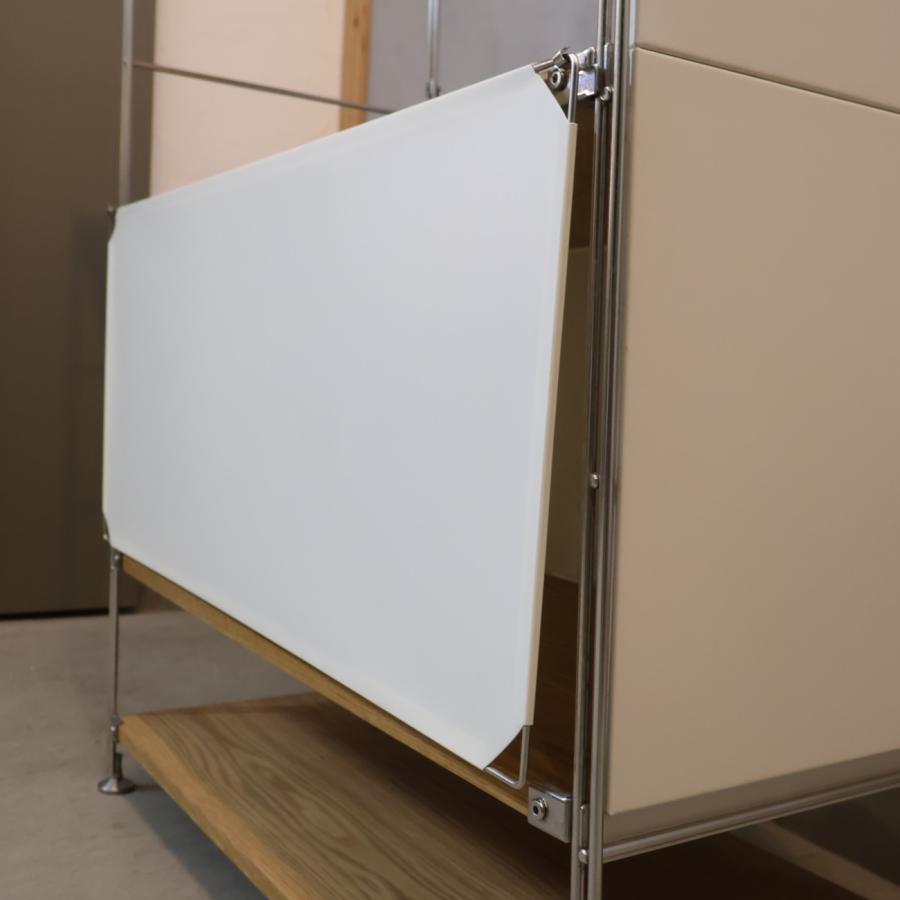 無印良品(MUJI)の人気のオーク材×ステンレス 4段ユニットシェルフです。スッキリとしたデザインはリビングの飾り棚や1ROOMなどの1人暮らしの方の本棚などにも最適なラックです。CE335 無印良品(MUJI)の人気のオーク材×ステンレス 4段ユニットシェルフです