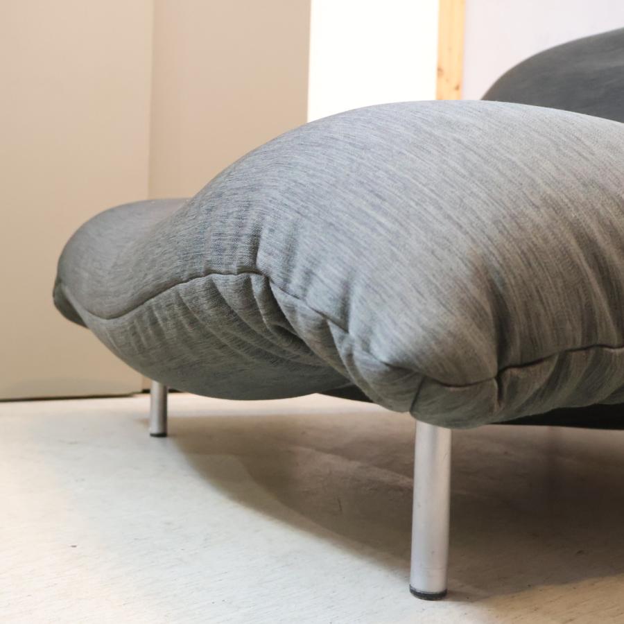 フランスのligne roset(リーンロゼ)のパスカル・ムールグ デザインCALIN(カラン) 1人掛けソファー/ギャッジ付きです。最高のくつろぎを得られるリクライニングソファー♪ フランスのligne roset(リーンロゼ)のパスカル・ムールグ デザイン