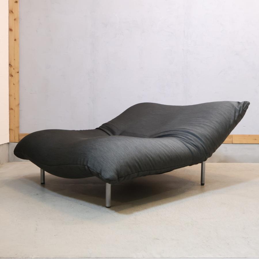 フランスのligne roset(リーンロゼ)のパスカル・ムールグ デザインCALIN(カラン) 1人掛けソファー/ギャッジ付きです。最高のくつろぎを得られるリクライニングソファー♪ フランスのligne roset(リーンロゼ)のパスカル・ムールグ デザイン
