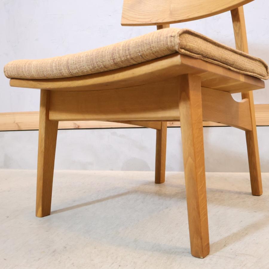 飛騨高山の家具メーカー キツツキマークの飛騨産業(HIDA)。森のことばシリーズのオーク無垢材(節入り) LDチェア/ダイニングチェア 2脚セット。シートクッション付きの和モダンな食卓椅子です！ 飛騨産業 HIDA キツツキマーク 森のことば オーク無垢材 節入り LD
