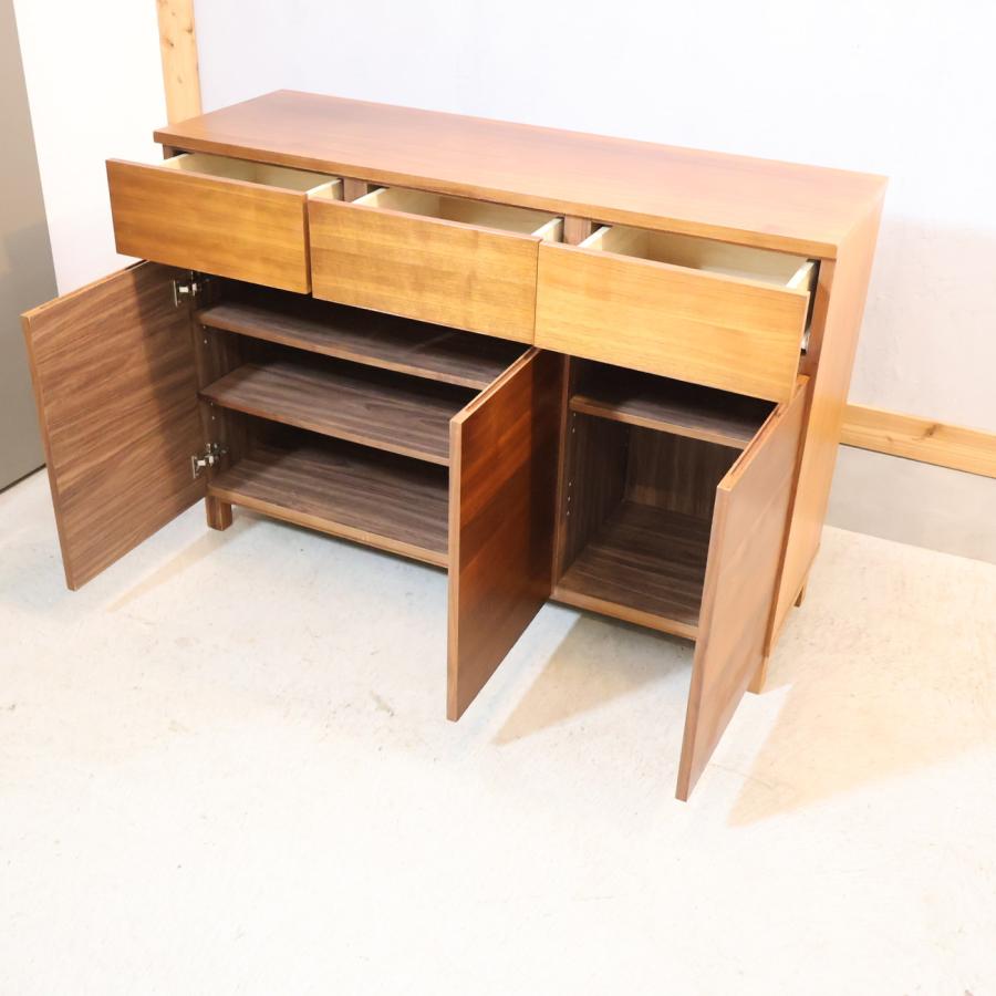 無印良品（MUJI） ウォールナット材 キャビネット 木扉 サイドボード