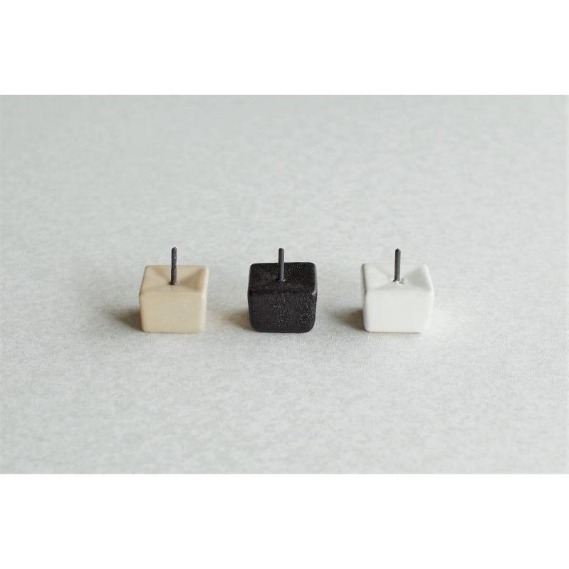 燭台 RIPPOH 立方 白 黒 ベージュ 大與 火立て キャンドルスタンド 仏具 キャンドルホルダー 和蝋燭 和ろうそく 陶器 四角 シンプル モダン おしゃれ :dyo-0018:ココショク-日本の手仕事ショップ - 通販 - Yahoo!ショッピング 燭台 RIPPOH 立方 白 黒 ベージュ 大與 火立て キャンドルスタンド 仏具 キャンドルホルダー 和蝋燭 和ろうそく 陶器 四角 シンプル モダン おしゃれ :dyo-0018:ココショク-日本の手仕事ショップ - 通販 - Yahoo!ショッピング