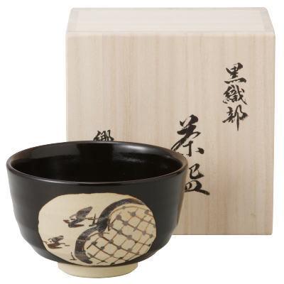 抹茶茶碗 黒織部 黒織部茶碗 木箱入り 手造り 手描き 美濃焼 抹茶茶碗 黒織部 黒織部茶碗 木箱入り 手造り 手描き 美濃焼