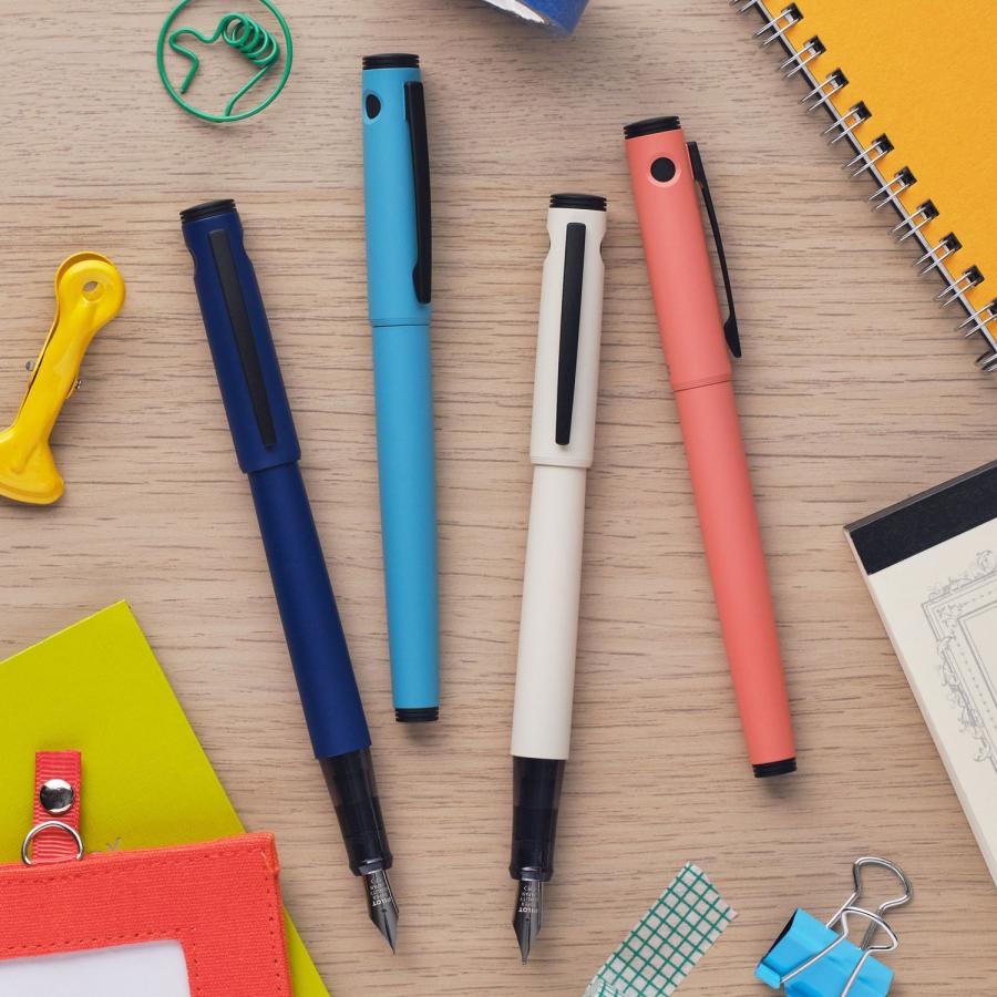 廃盤品★在庫処分★ PILOT 4+1 LIGHT【8本セット】 PILOT（パイロット） 15日は最大P16％ 日曜は最大P17％ (取り寄せ品
