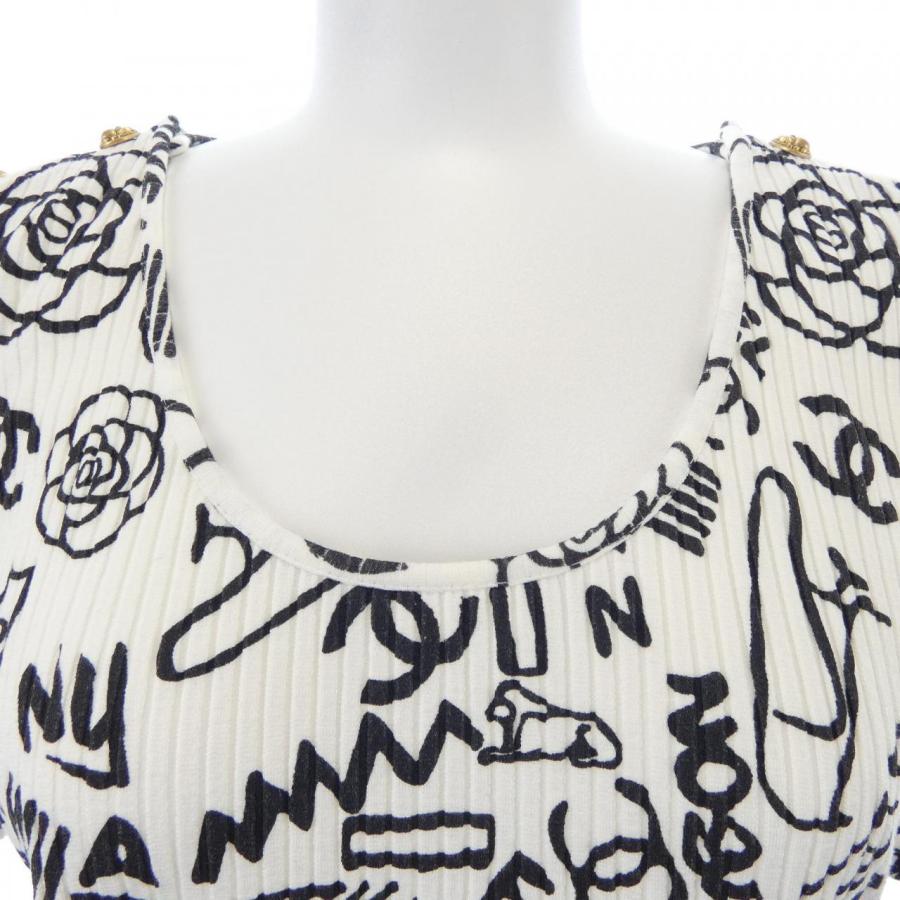 シャネル CHANEL P61888V47215 19A Tシャツの画像