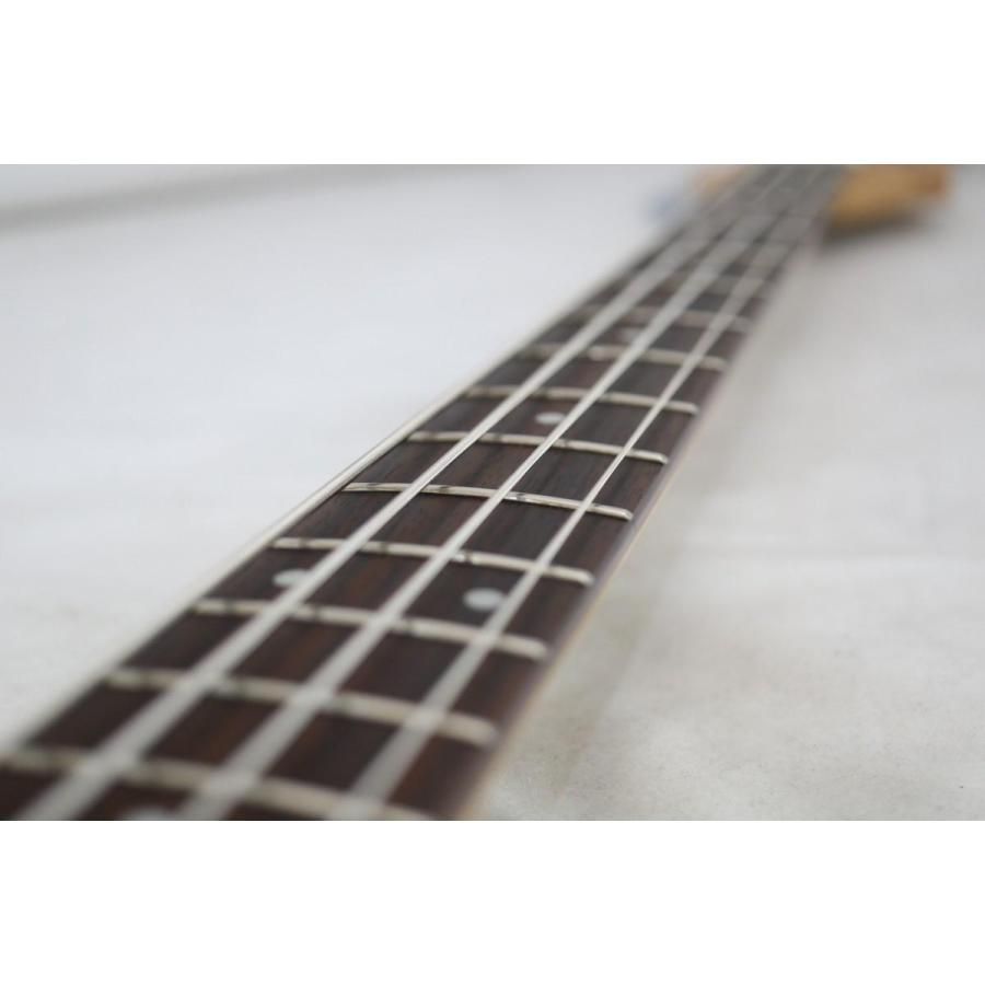 SQUIER STANDARD P−BASS SPECIAL