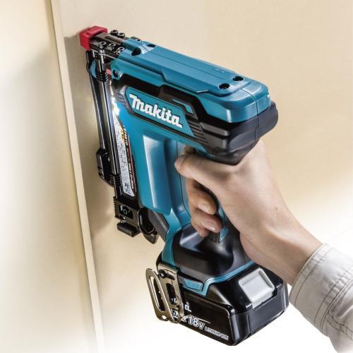 マキタ（makita） 18V充電式タッカ 本体のみ ST421DZK 