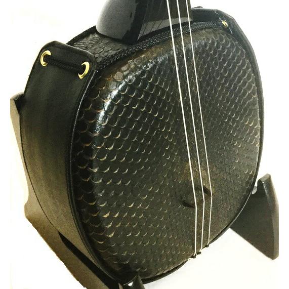 美品 沖縄三線 本蛇皮 スンチー塗り 初心者から 琉球 民族楽器 入門 Amazon.co.jp: ちゅら咲 沖縄匠三線 【本皮】本蛇二重張り ※教本