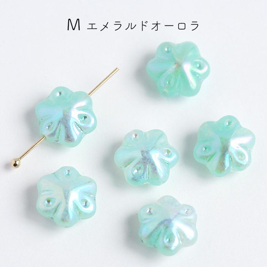 お花のチェコビーズのチャーム　ハンドメイドアクセサリーパーツ komorebista_be03605